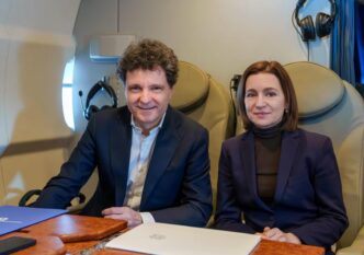 nicusor-dan,-alaturi-de-maia-sandu-in-drum-spre-reuniunea-comunitatii-politice-europene-de-la-erevan