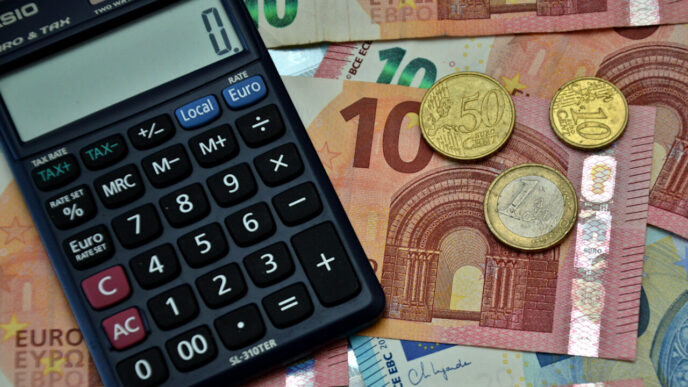 euro-se-apropie-de-5,2-lei-pe-pietele-interbancare.-se-preconizeaza-scumpiri-in-lant-la-creditele-in-rate,-facturi-si-alimente