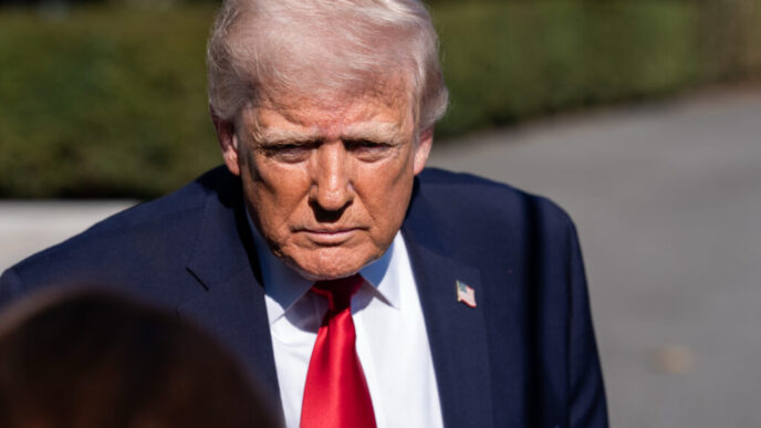 trump-il-acuza-pe-papa-leon-ca-pune-in-pericol-multi-catolici-prin-pozitia-sa-fata-de-iran