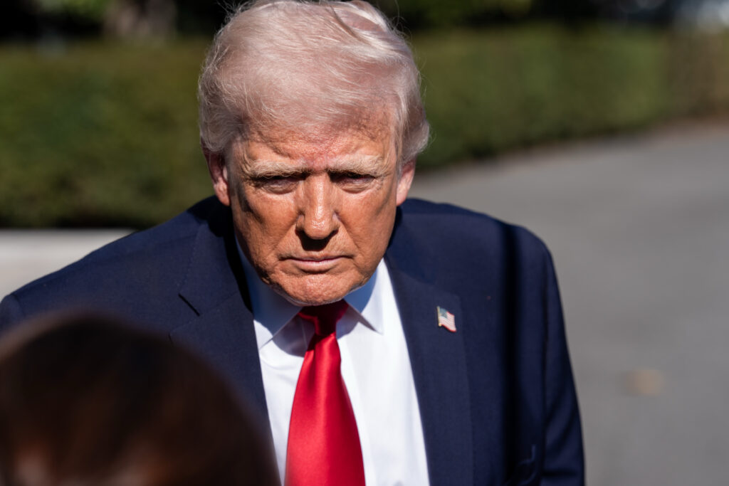 trump-il-acuza-pe-papa-leon-ca-pune-in-pericol-multi-catolici-prin-pozitia-sa-fata-de-iran