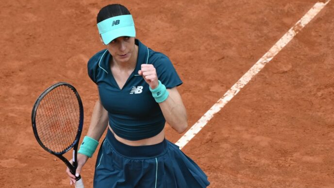 pe-cine-a-luat-sorana-cirstea-in-brate-dupa-ce-a-pus-mana-pe-150.000-de-euro-la-roma