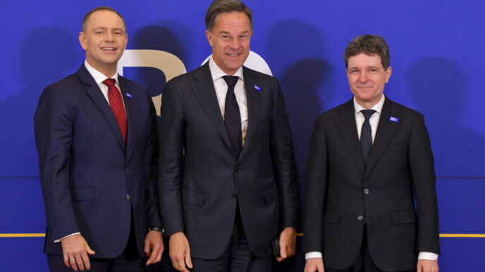 nicusor-dan,-mark-rutte-si-karol-nawrocki-afirma-ca-nato-3.0-nu-inseamna-reducerea-implicarii-sua-in-europa