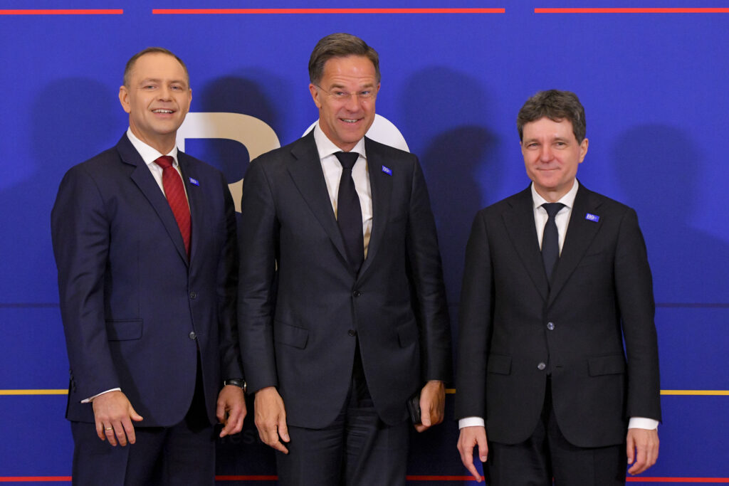 nicusor-dan,-mark-rutte-si-karol-nawrocki-afirma-ca-nato-3.0-nu-inseamna-reducerea-implicarii-sua-in-europa
