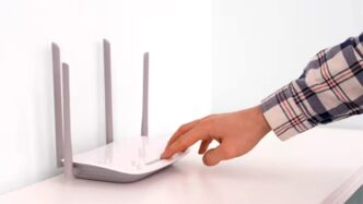 butonul-ascuns-de-pe-router-ul-wifi.-ce-functie-are