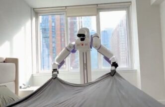 video-|-robotul-care-iti-face-patul-dimineata-si-ti-pregateste-cina.-cum-ar-putea-arata-viitorul-treburilor-casnice,-cat-de-curand