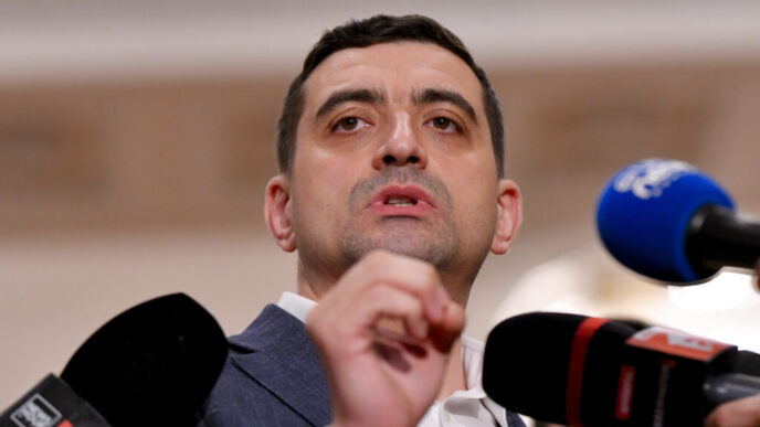 aur-anunta-ca-va-participa-la-consultarile-cu-nicusor-dan:-cand-exclude-anticipat-un-partid,-presedintele-abandoneaza-rolul-de-mediator