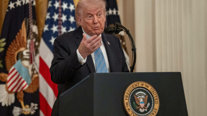trump-ameninta-iranul:-ceasul-ticaie.-negocierile-pentru-oprirea-razboiului,-in-impas