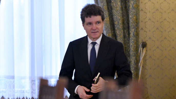 momentul-t-zero-pentru-un-nou-guvern-nicusor-dan-discuta-astazi-cu-partidele-parlamentare-pentru-desemnarea-candidatului-de-premier.-cine-merge-la-consultari-si-la-ce-ore