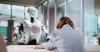 seful-microsoft-ai-spune-ca-majoritatea-joburilor-de-birou-ar-putea-fi-inlocuite-de-inteligenta-artificiala-in-doar-18-luni
