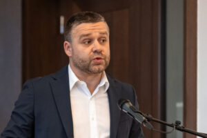 de-ce-se-scumpeste-transportul-in-capitala?-ciucu:-prostul-cu-banii-e-de-la-bucuresti-/-stb-sa-dea-afara-din-pile-si-relatii