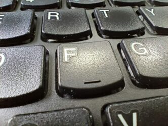 care-este-rolul-liniei-mici-de-sub-literele-f-si-j-de-pe-tastatura?-putini-s-au-gandit-la-asta