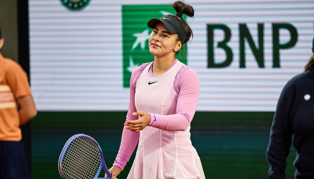 a-inceput-sa-planga-in-hohote-pe-terenul-de-la-roland-garros-spre-stupefactia-spectatorilor.-reactia-biancai-andreescu