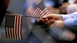 administratia-trump-trimite-solicitantii-de-green-card-inapoi-acasa-pana-la-aprobarea-documentelor