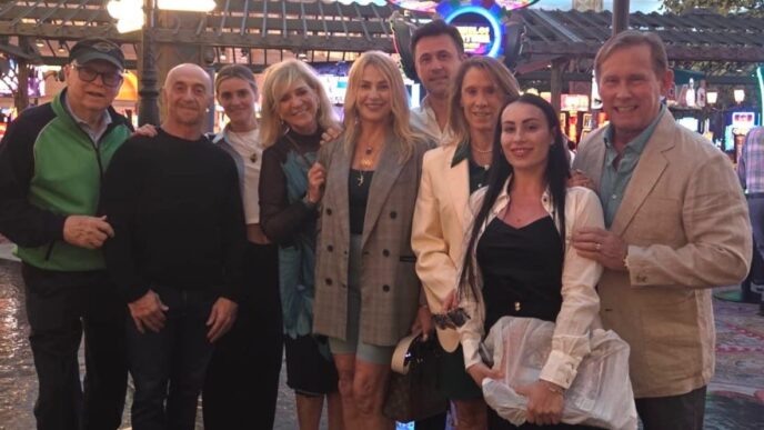 nadia-comaneci-si-a-invitat-oaspetii-in-las-vegas!-in-acelasi-timp,-la-10.000-kilometri-distanta,-la-focsani,-s-a-lansat-o-colectie-de-moda-cu-numele-sau