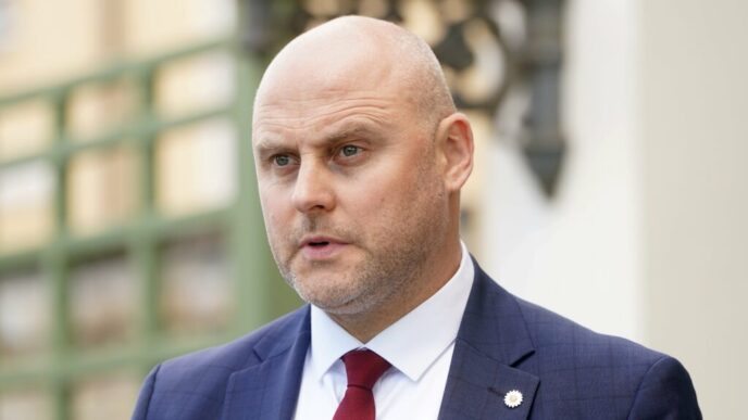 „criza-dronelor”-din-letonia-a-reconfigurat-toata-coalitia-de-guvernare.-noul-premier-isi-anunta-un-program-cu-unic-punct:-„securitatea”