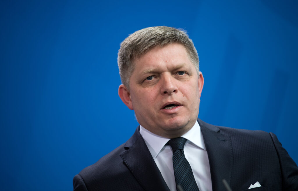robert-fico-reactioneaza-dupa-ce-o-drona-a-lovit-un-bloc-din-galati:-ue-trebuie-sa-inceapa-imediat-dialogul-cu-rusia