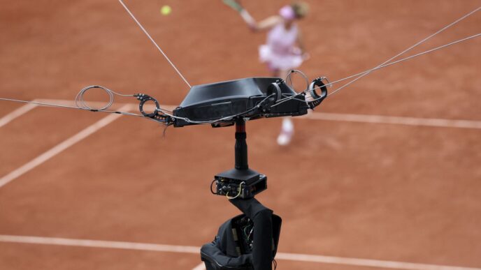 cine-transmite-la-tv-sorana-cirstea-–-mirra-andreeva