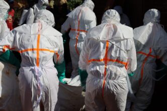 ebola-se-extinde.-medicii-se-lovesc-de-neincrederea-oamenilor-in-existenta-virusului