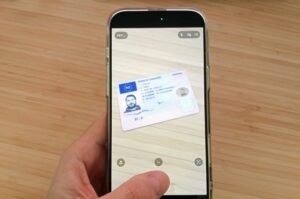 permisul-de-conducere-dispare-asa-cum-il-stim.-bruxellesul-pregateste-documentul-digital-pe-telefon