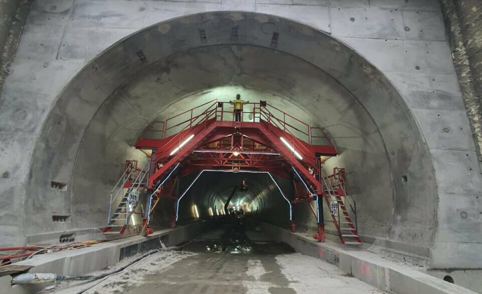 super-cartita-care-va-fora-tunelul-cornetu-–-tigveni,-pregatita-sa-intre-in-piatra