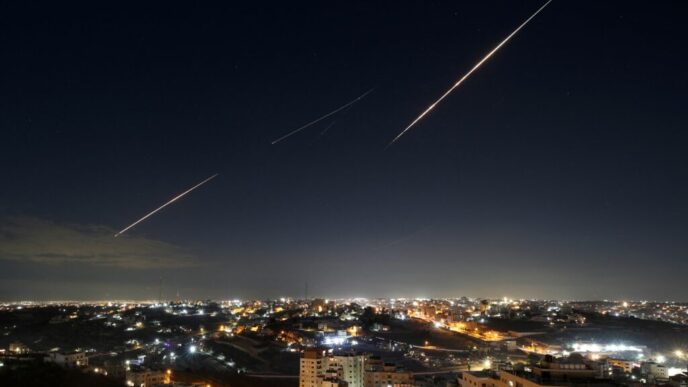 iranul-loveste-israelul-cu-rachete,-in-prima-riposta-directa-dupa-armistitiul-din-aprilie.-update-trump-ii-cere-lui-netanyahu-sa-nu-riposteze