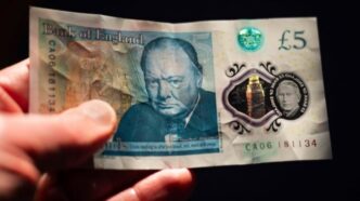 churchill,-jane-austen-si-alan-turing-dispar-de-pe-bancnotele-britanice.-controversa-cu-personalitati-divizive-si-explicatia-bancii-angliei