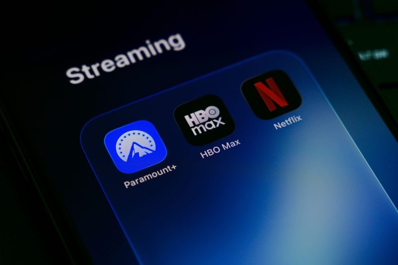 razboi-intre-gigantii-streamingului:-paramount-acuza-netflix-ca-incearca-sa-blocheze-mega-fuziunea-cu-warner-bros.-discovery