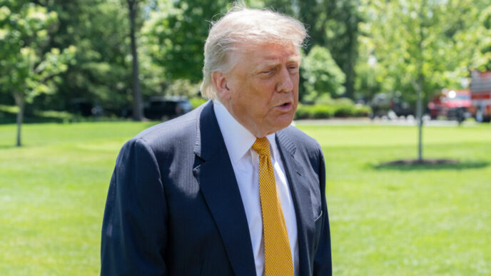 trump-sustine-ca-a-fost-pacalit-de-kurzi:-le-am-dat-arme-si-le-au-pastrat-pentru-ei,-o-rusine