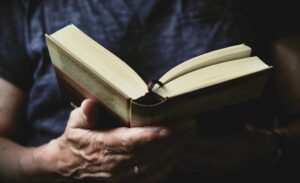 operatiunea-puskin:-cum-au-disparut-carti-rare-din-bibliotecile-franceze