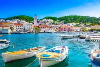 cele-mai-frumoase-plaje-din-croatia.-turistii-din-romania-merg-in-numar-din-ce-in-ce-mai-mare-aici