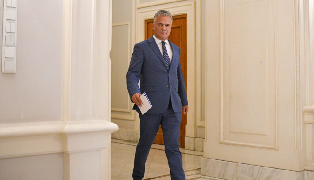 adrian-vestea-este-asteptat-sa-depuna-astazi-in-parlament-lista-ministrilor-si-programul-de-guvernare