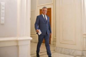 adrian-vestea-este-asteptat-sa-depuna-astazi-in-parlament-lista-ministrilor-si-programul-de-guvernare