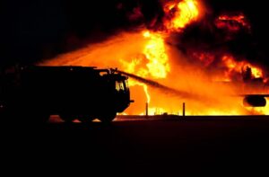 los-angeles,-in-stare-de-urgenta-in-urma-unui-incendiu-intr-un-depozit