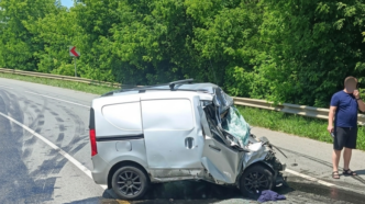 accident-grav-in-judetul-iasi-–-un-sofer-a-ramas-incarcerat-dupa-un-impact-violent-intre-un-autoturism-si-un-tir-–-stirea-de-iasi-sursa-ideala-de-stiri-si-informatii-locale-din-iasi