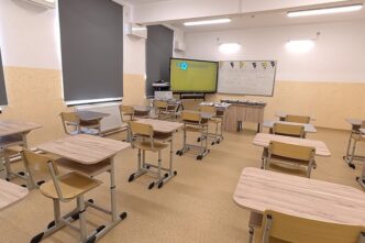 scolile-din-iasi-intra-in-era-digitala:-mii-de-clase-dotate-cu-tehnologie-moderna-–-stirea-de-iasi-sursa-ideala-de-stiri-si-informatii-locale-din-iasi