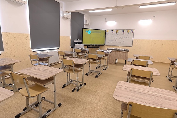 scolile-din-iasi-intra-in-era-digitala:-mii-de-clase-dotate-cu-tehnologie-moderna-–-stirea-de-iasi-sursa-ideala-de-stiri-si-informatii-locale-din-iasi