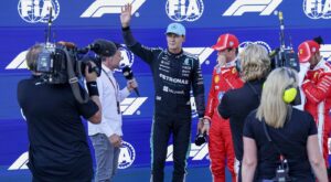 ce-nebunie-in-formula-1-la-mp-al-austriei!-verstappen-a-facut-accident.-leclerc-si-hamilton-au-crezut-ca-au-dat-lovitura,-dar-russell-a-primit-pole-position-ul
