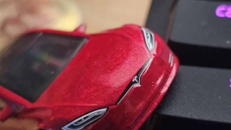 tesla-risca-un-proces-colectiv-in-europa:-aproape-7.000-de-proprietari-cer-socoteala-pentru-promisiunile-fsd
