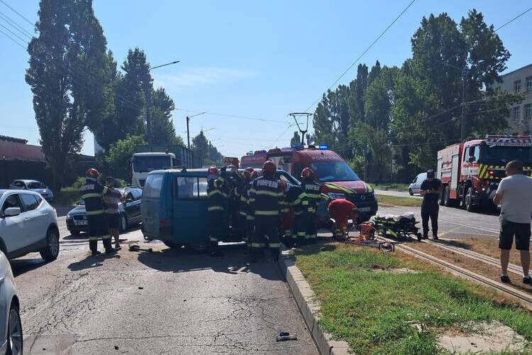 accident-grav-in-iasi:-persoana-incarcerata,-salvata-de-pompieri-intr-o-misiune-contracronometru-–-stirea-de-iasi-sursa-ideala-de-stiri-si-informatii-locale-din-iasi