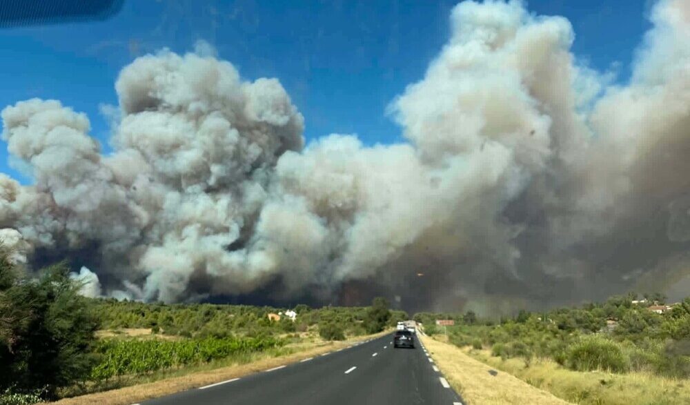 incendiu-puternic-in-sudul-frantei:-peste-400-de-hectare-mistuite-de-flacari