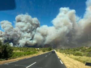 incendiu-puternic-in-sudul-frantei:-peste-400-de-hectare-mistuite-de-flacari