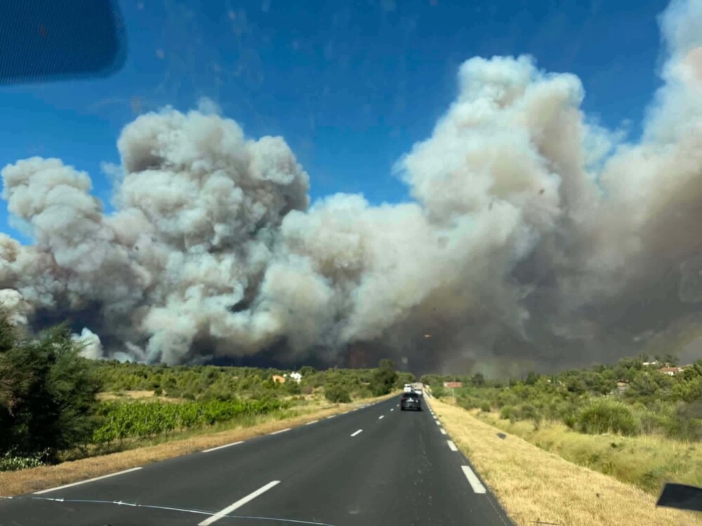 incendiu-puternic-in-sudul-frantei:-peste-400-de-hectare-mistuite-de-flacari