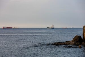 un-petrolier-a-fost-lovit-de-un-proiectil-neidentificat-in-zona-stramtorii-ormuz