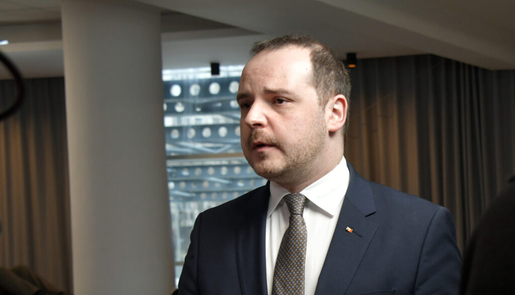 alexandru-rogobete-respinge-acuzatiile-privind-negocierile-cu-pfizer:-nu-a-existat-nicio-clauza-de-confidentialitate