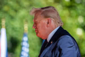 trump-ameninta-iranul:-vom-lovi-din-nou-cu-putere-iranul-in-urmatoarele-ore