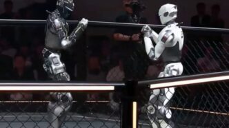 video-|-primul-turneu-de-lupte-libere-intre-roboti-umanoizi-a-oferit-scene-incredibile.-unul-dintre-ei-si-a-pierdut-capul-la-propriu,-dar-a-continuat-meciul