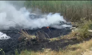 judetul-iasi-–-autoturism-rasturnat-si-cuprins-de-flacari-dupa-un-accident-rutier-–-stirea-de-iasi-sursa-ideala-de-stiri-si-informatii-locale-din-iasi