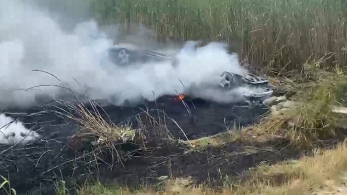 judetul-iasi-–-autoturism-rasturnat-si-cuprins-de-flacari-dupa-un-accident-rutier-–-stirea-de-iasi-sursa-ideala-de-stiri-si-informatii-locale-din-iasi