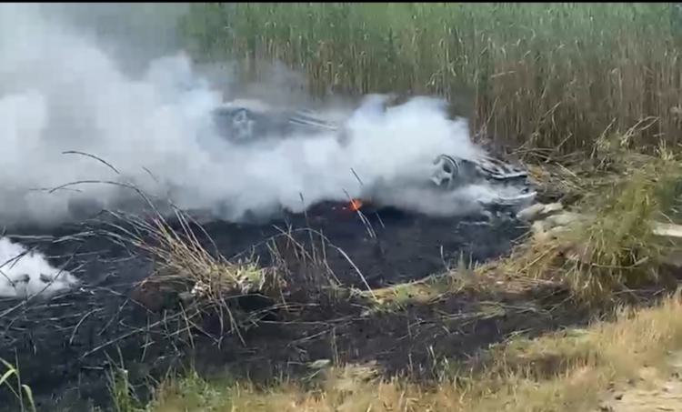 judetul-iasi-–-autoturism-rasturnat-si-cuprins-de-flacari-dupa-un-accident-rutier-–-stirea-de-iasi-sursa-ideala-de-stiri-si-informatii-locale-din-iasi