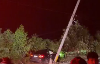 accident-in-iasi-–-un-autoturism-in-care-se-aflau-doua-persoane-a-intrat-intr-un-stalp-–-stirea-de-iasi-sursa-ideala-de-stiri-si-informatii-locale-din-iasi